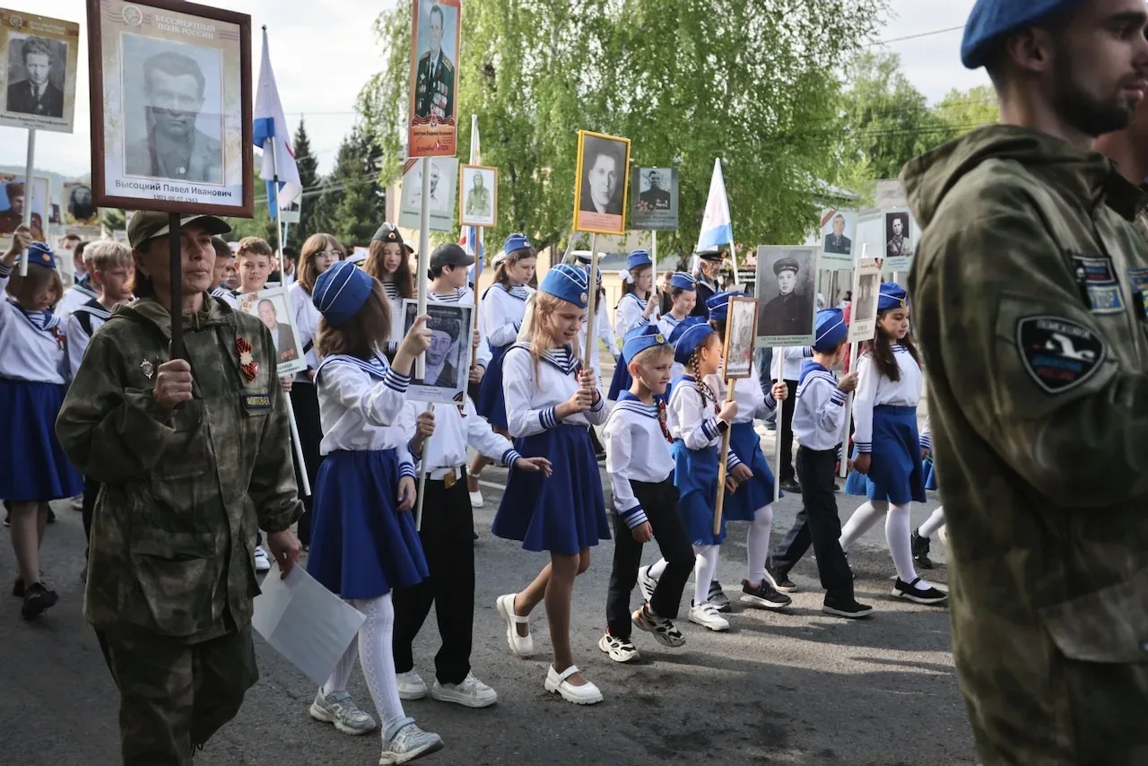 В День Великой Победы «Бессмертный полк» традиционно прошел по всей Республике.  В Горно-Алтайске уч