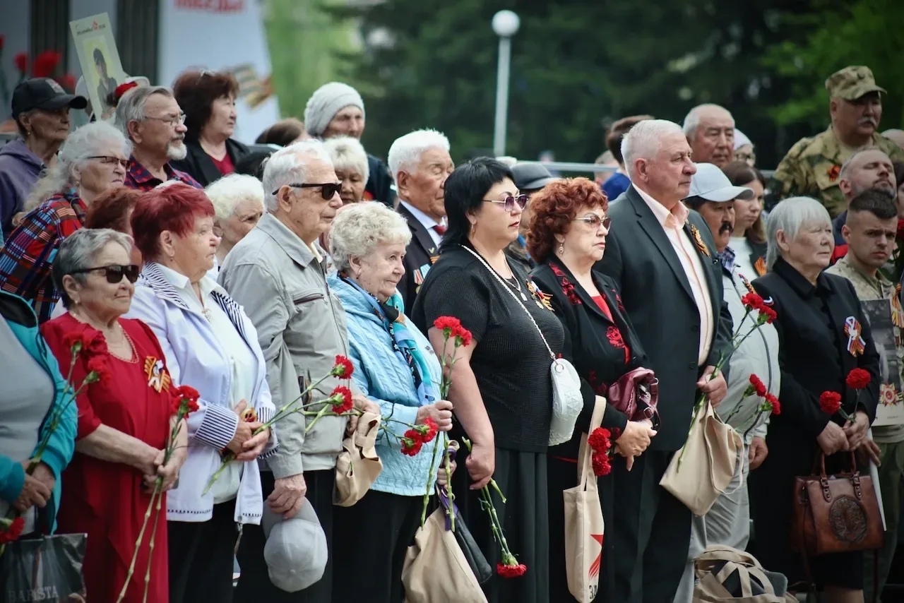 Уважаемые ветераны, дорогие земляки, поздравляю вас с Днём Великой Победы!  Наш самый главный и свящ
