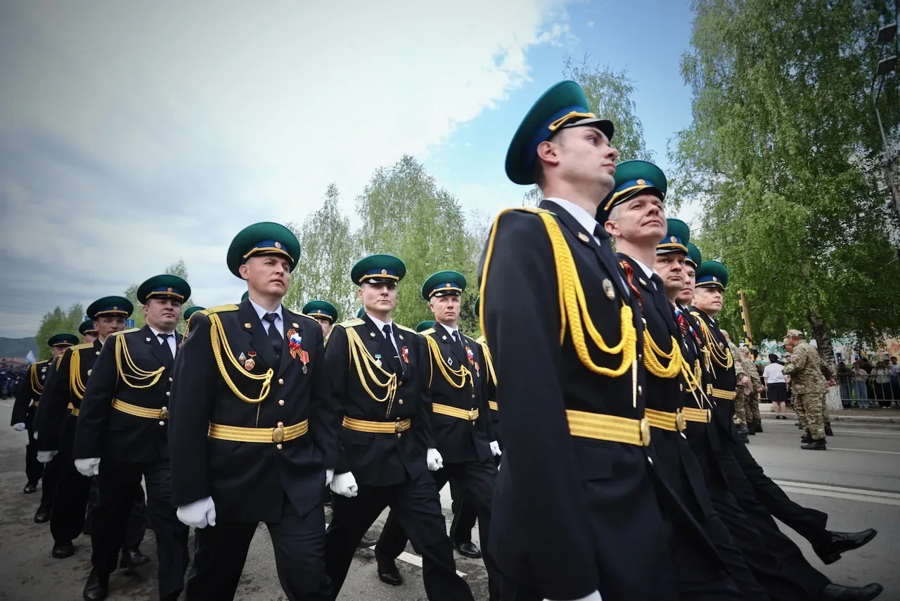 Уважаемые ветераны, дорогие земляки, поздравляю вас с Днём Великой Победы!  Наш самый главный и свящ