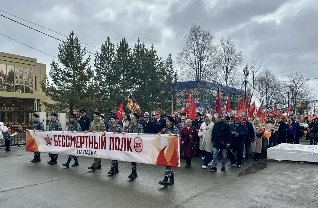 15 тысяч колымчан в городах и поселках Магаданской области прошли сегодня в «Бессмертном полку».  В 
