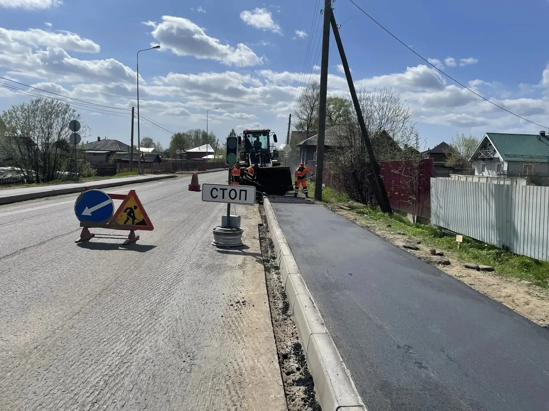 🚧 В Сыктывкаре продолжается ремонт Пермской улицы  На участке протяжённостью 4,612 км ведутся масшта
