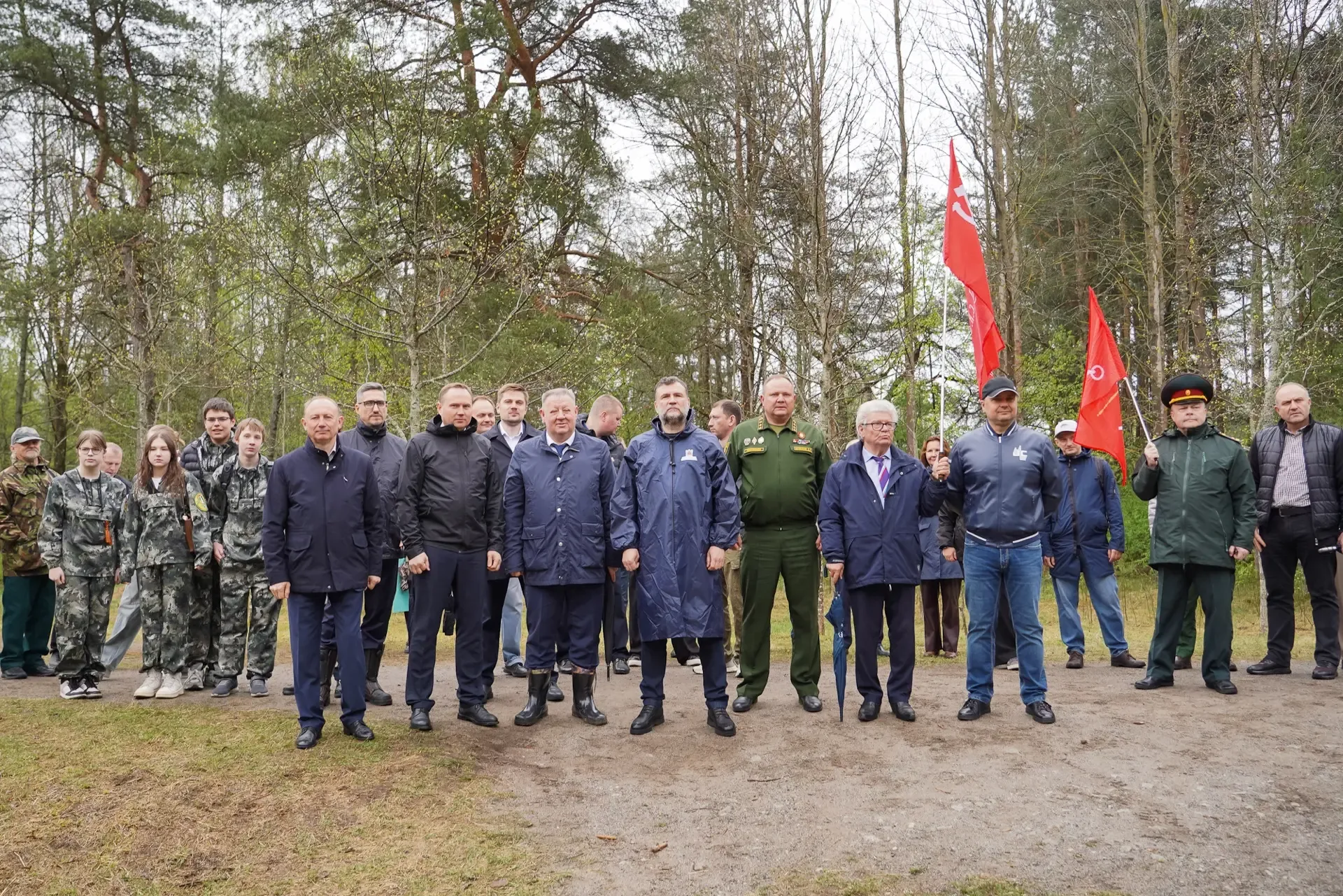 Дорогу к музею «Сестрорецкий рубеж» украсили новые деревья – здесь прошла международная акция «Сад п
