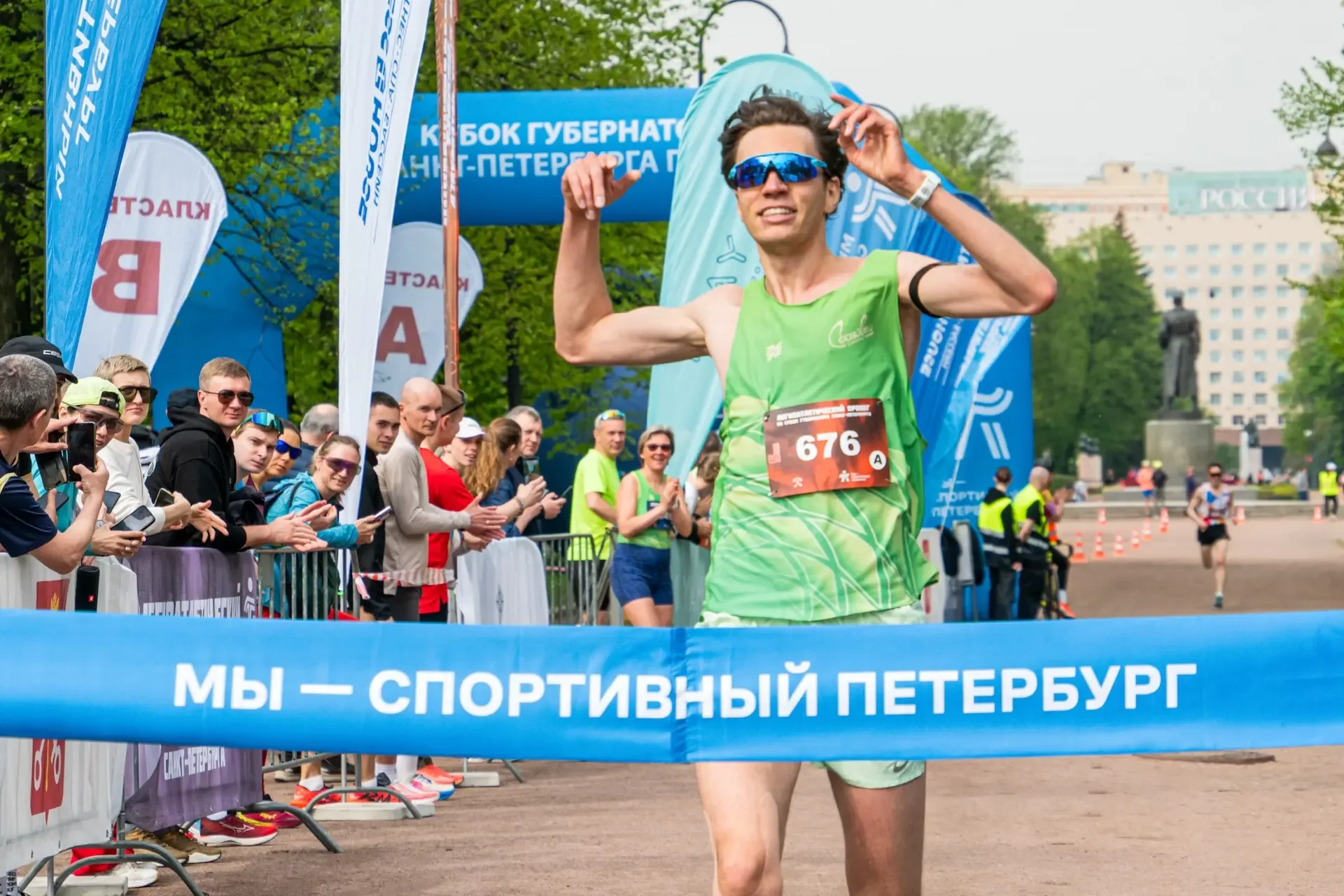 С наступлением тепла стартовал беговой сезон. Петербуржцы принимают в нём активное участие.  Второй 