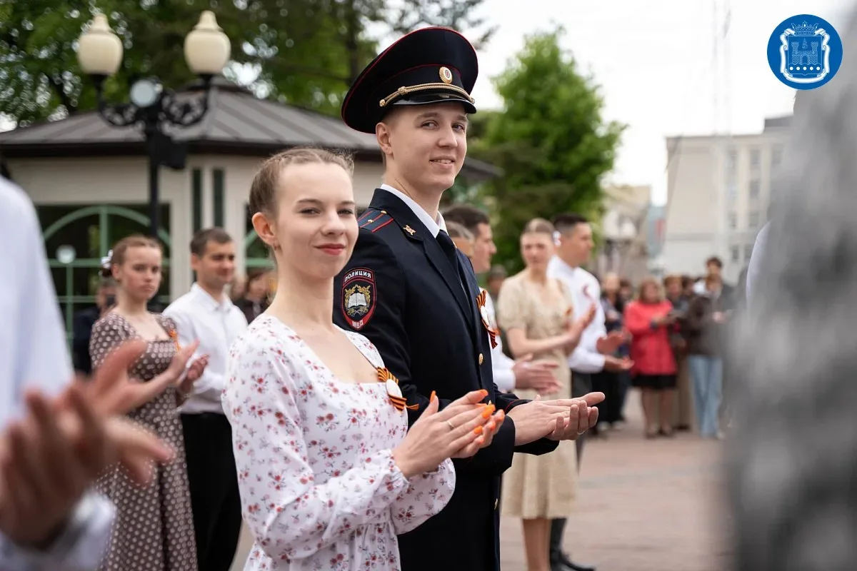 В Калининграде представили театрально-музыкальную постановку «Вальс Победы».  Мероприятие посвятили 