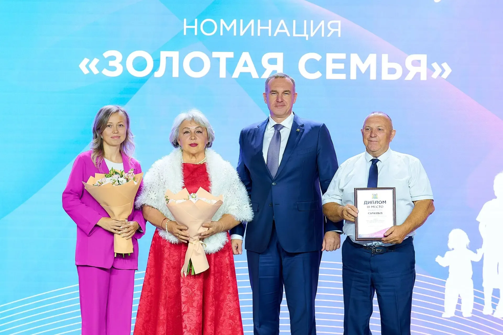 Семья года Югры – семья Акатьевых из Нягани, набравшая максимальное количество баллов в новой для ок