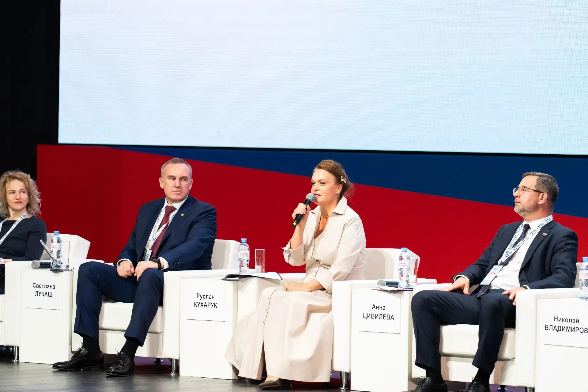 В Югре формируют культуру ответственного отношения к животным  Опыт округа представили на Форуме гум
