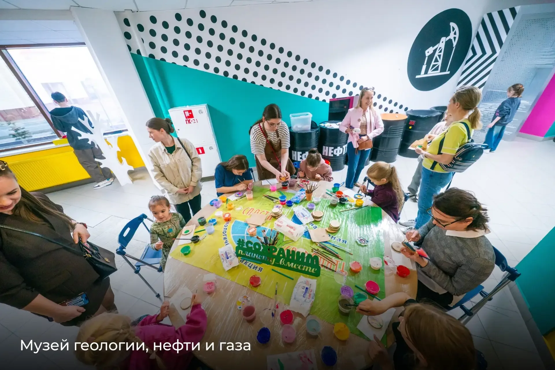 «Ночь музеев» напомнила югорчанам о родном   Патефоны, кассетные магнитофоны, космические скафандры,