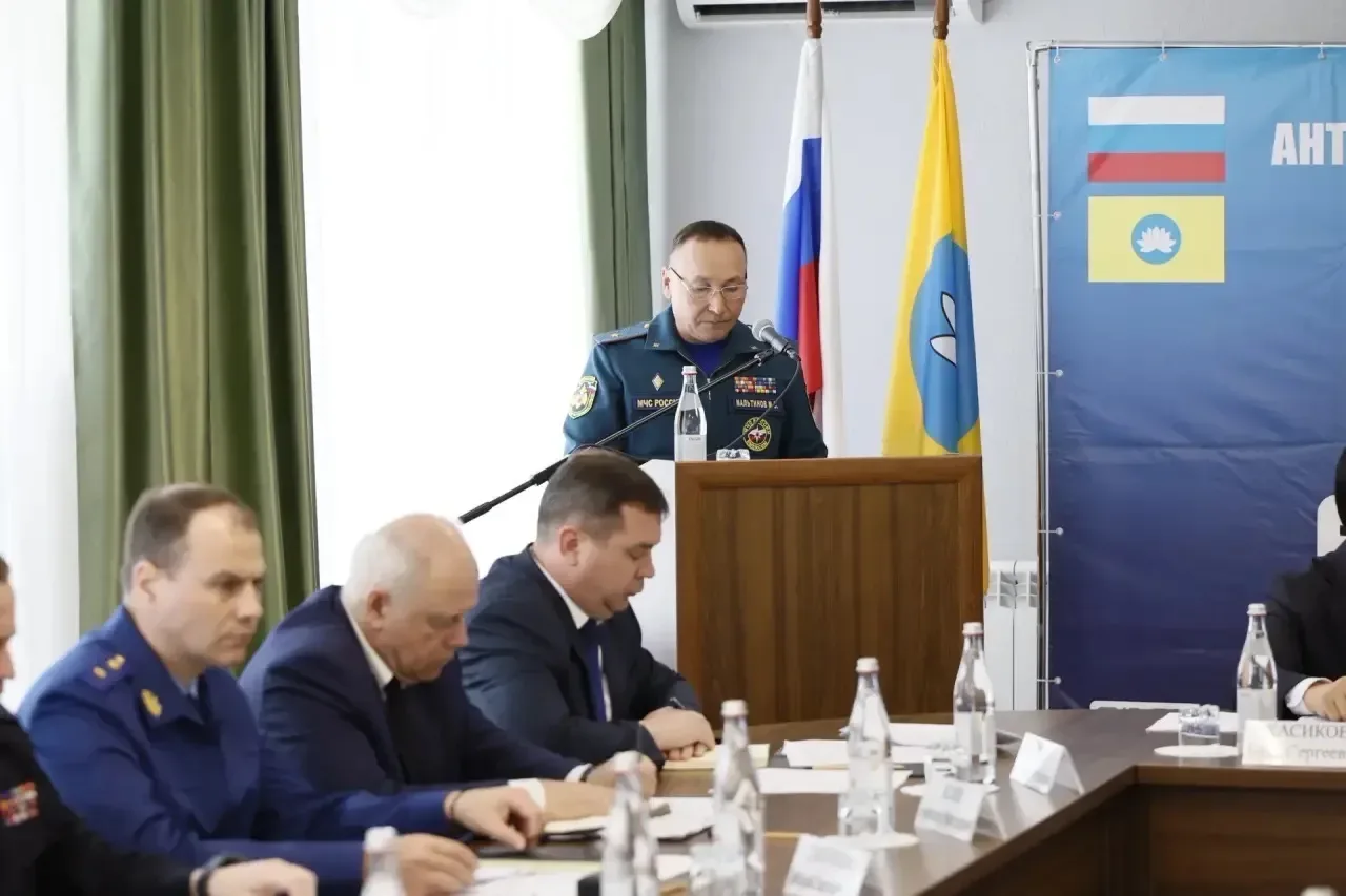 Провел выездное заседание Антитеррористической комиссии Калмыкии   Вместе с коллегами обсудили меры 