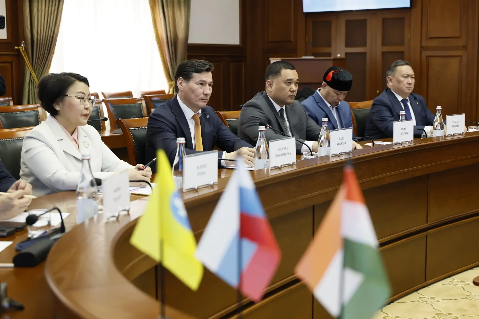 Провел рабочую встречу с директором Индийского совета по культурным связям госпожой Нандини Синглой 