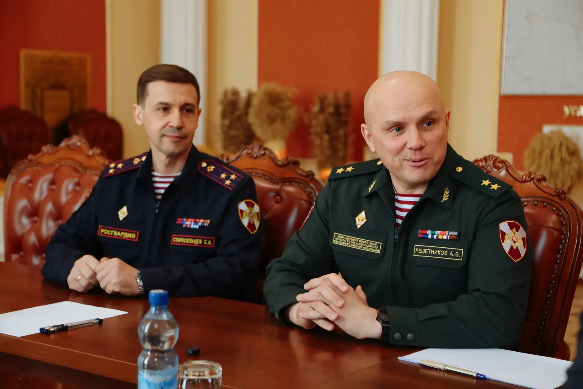 Провел рабочую встречу с новым руководителем Управления Росгвардии по Амурской области Сергеем Алекс