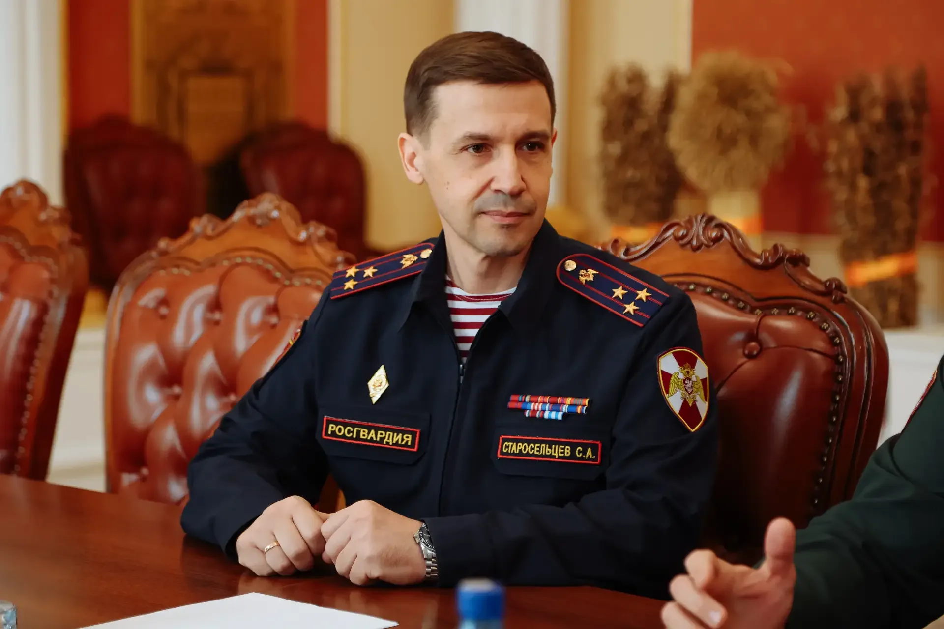 Провел рабочую встречу с новым руководителем Управления Росгвардии по Амурской области Сергеем Алекс