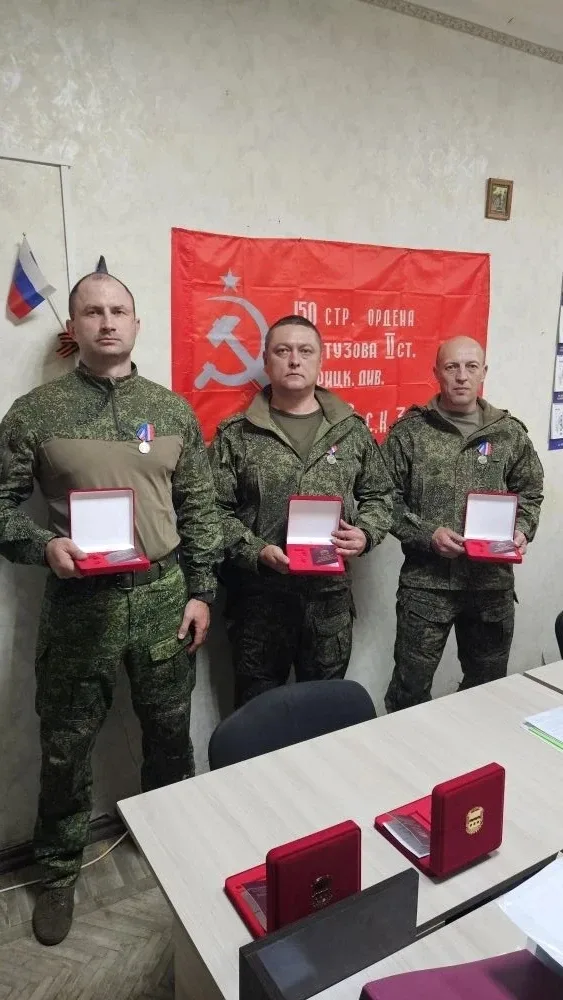 Новость от наших военных из зоны СВО – пять человек получили награды – медали «За заслуги перед Амур