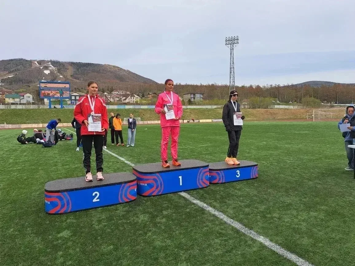 🏆 Нас не догонят: легкоатлеты Улан-Удэ отличились на соревнованиях ДФО 💪  Воспитанники СШОР №1 г. Ул