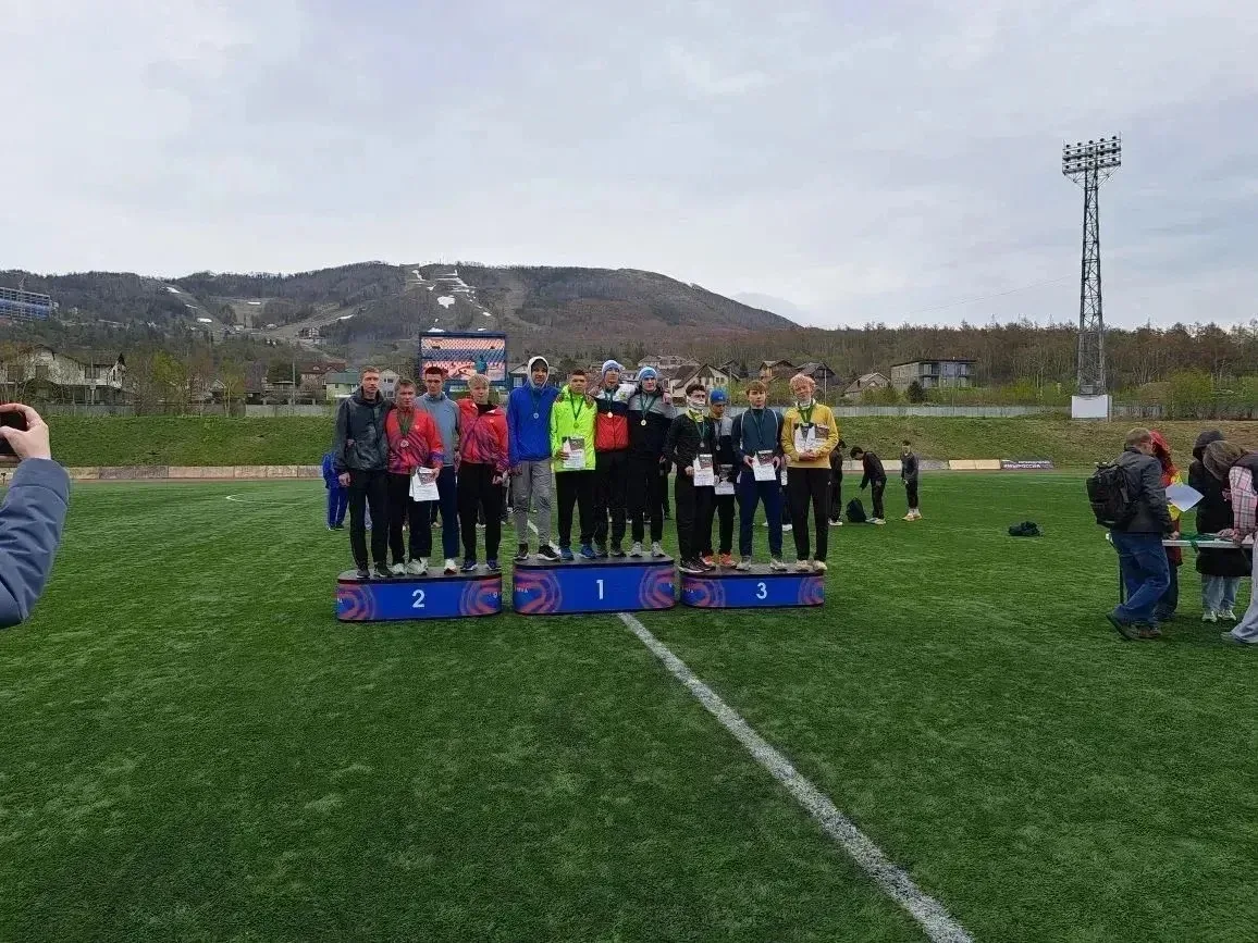 🏆 Нас не догонят: легкоатлеты Улан-Удэ отличились на соревнованиях ДФО 💪  Воспитанники СШОР №1 г. Ул