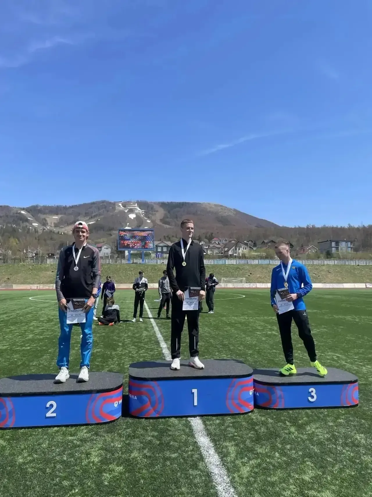 🏆 Нас не догонят: легкоатлеты Улан-Удэ отличились на соревнованиях ДФО 💪  Воспитанники СШОР №1 г. Ул