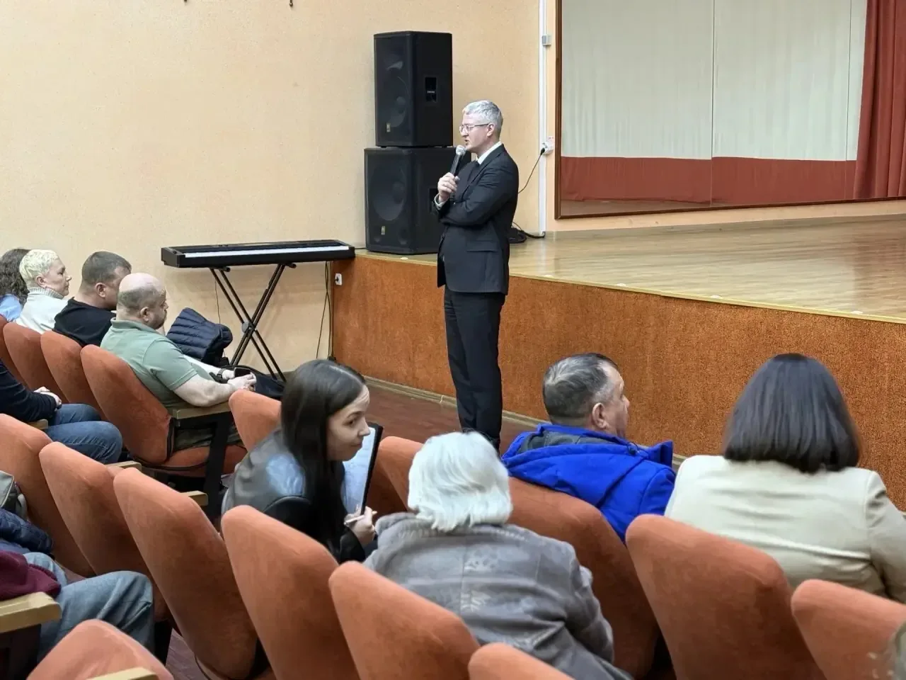 Продолжаю серию открытых встреч с жителями Камчатки.   В среду, 13 мая, обсудим актуальные вопросы Е