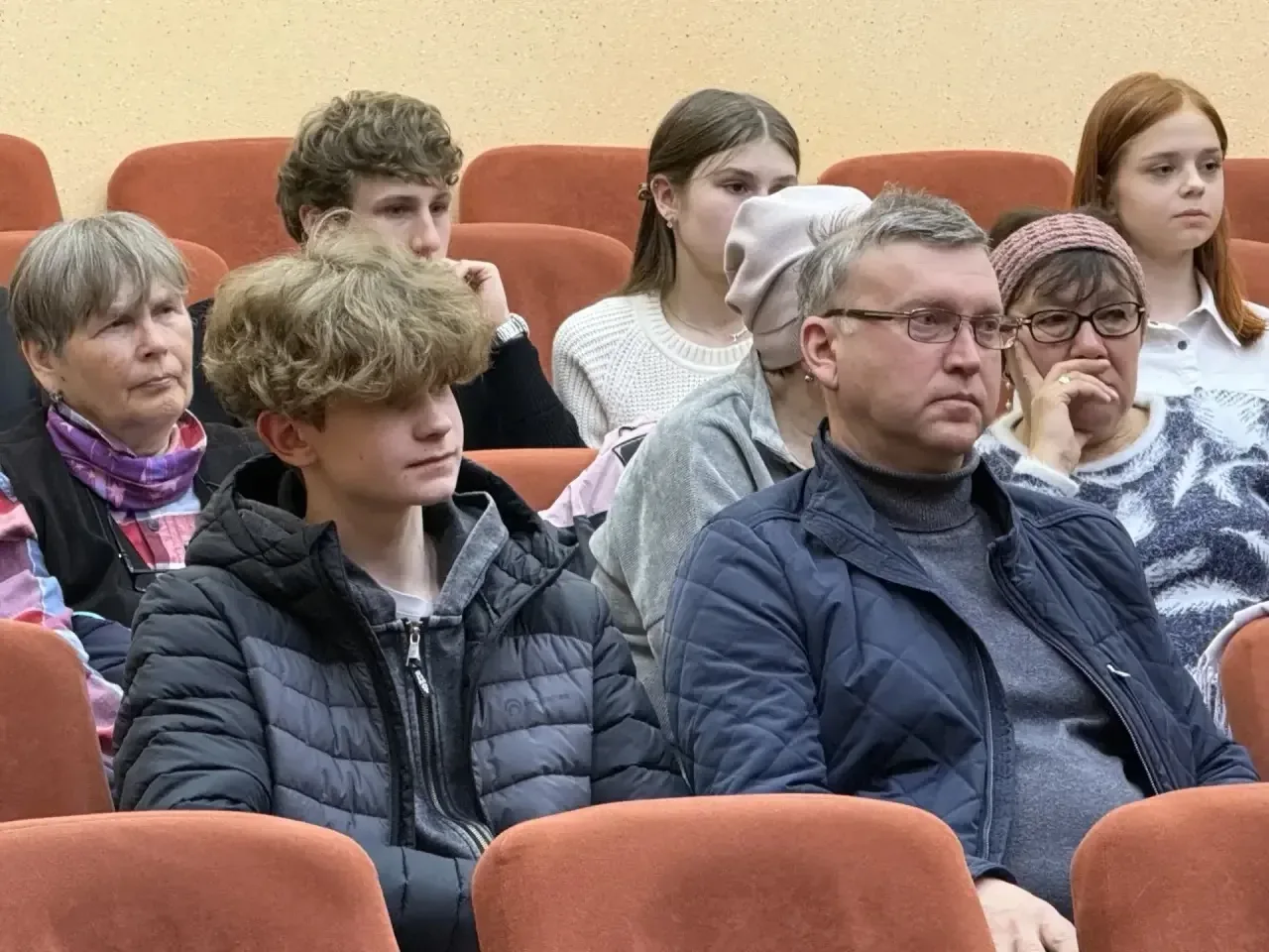 Продолжаю серию открытых встреч с жителями Камчатки.   В среду, 13 мая, обсудим актуальные вопросы Е