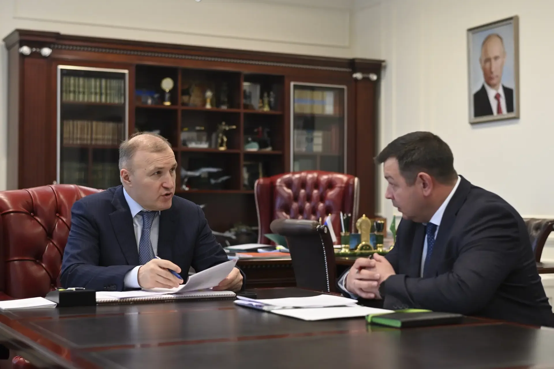 Глава Адыгеи Мурат Кумпилов обсудил с министром образования и науки республики Евгением Лебедевым во