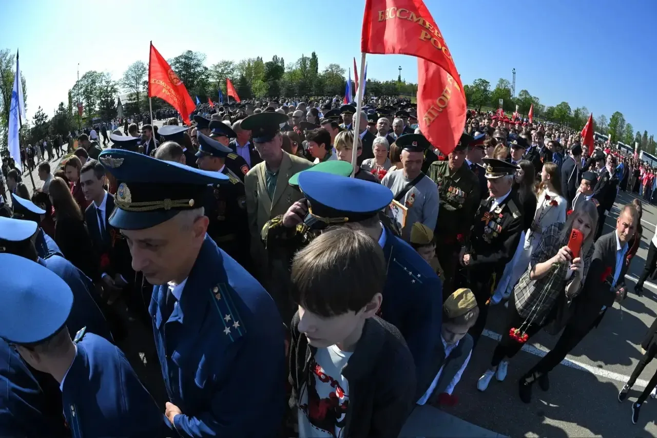 День Победы в Адыгее начался с церемонии возложения на мемориалах павшим за Родину героям  Адыгея вм