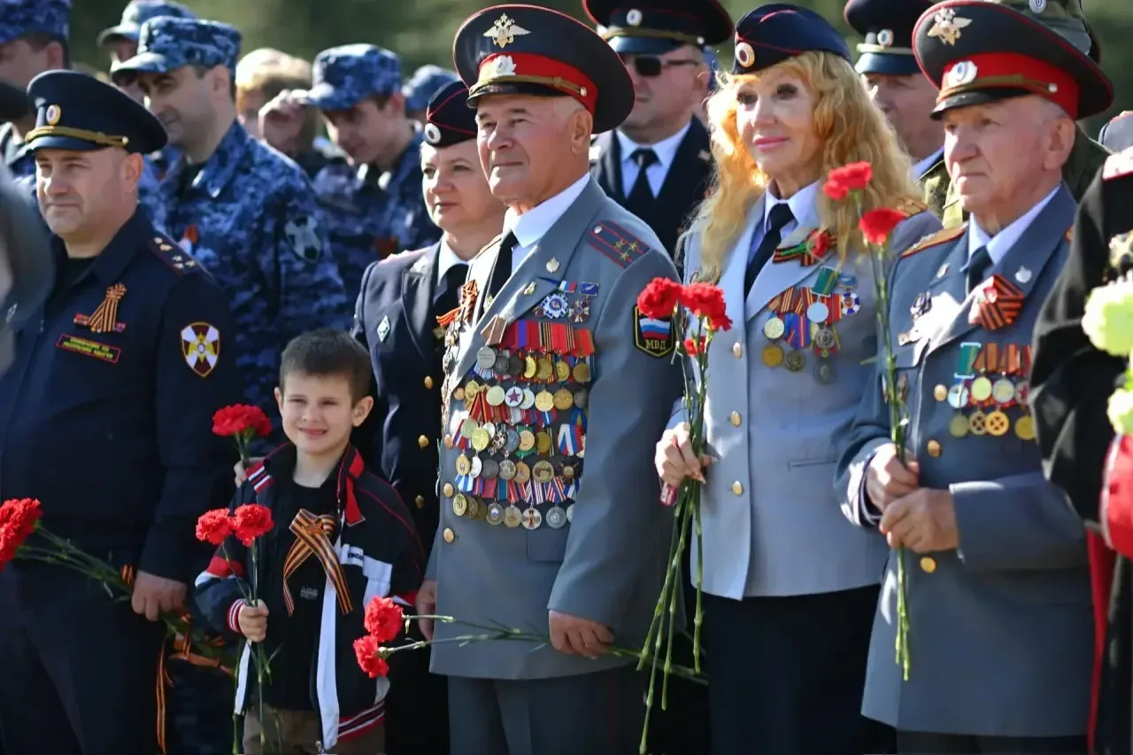 День Победы в Адыгее начался с церемонии возложения на мемориалах павшим за Родину героям  Адыгея вм