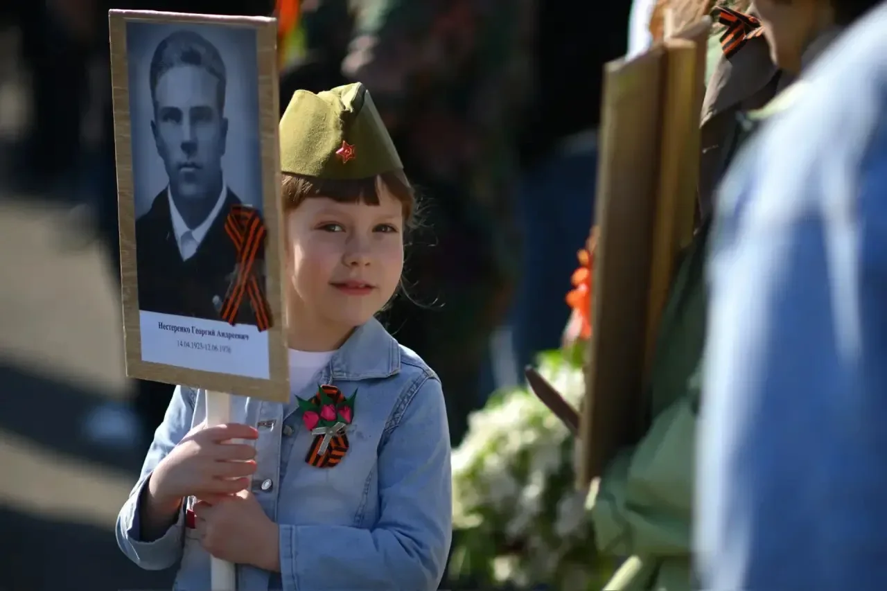 День Победы в Адыгее начался с церемонии возложения на мемориалах павшим за Родину героям  Адыгея вм