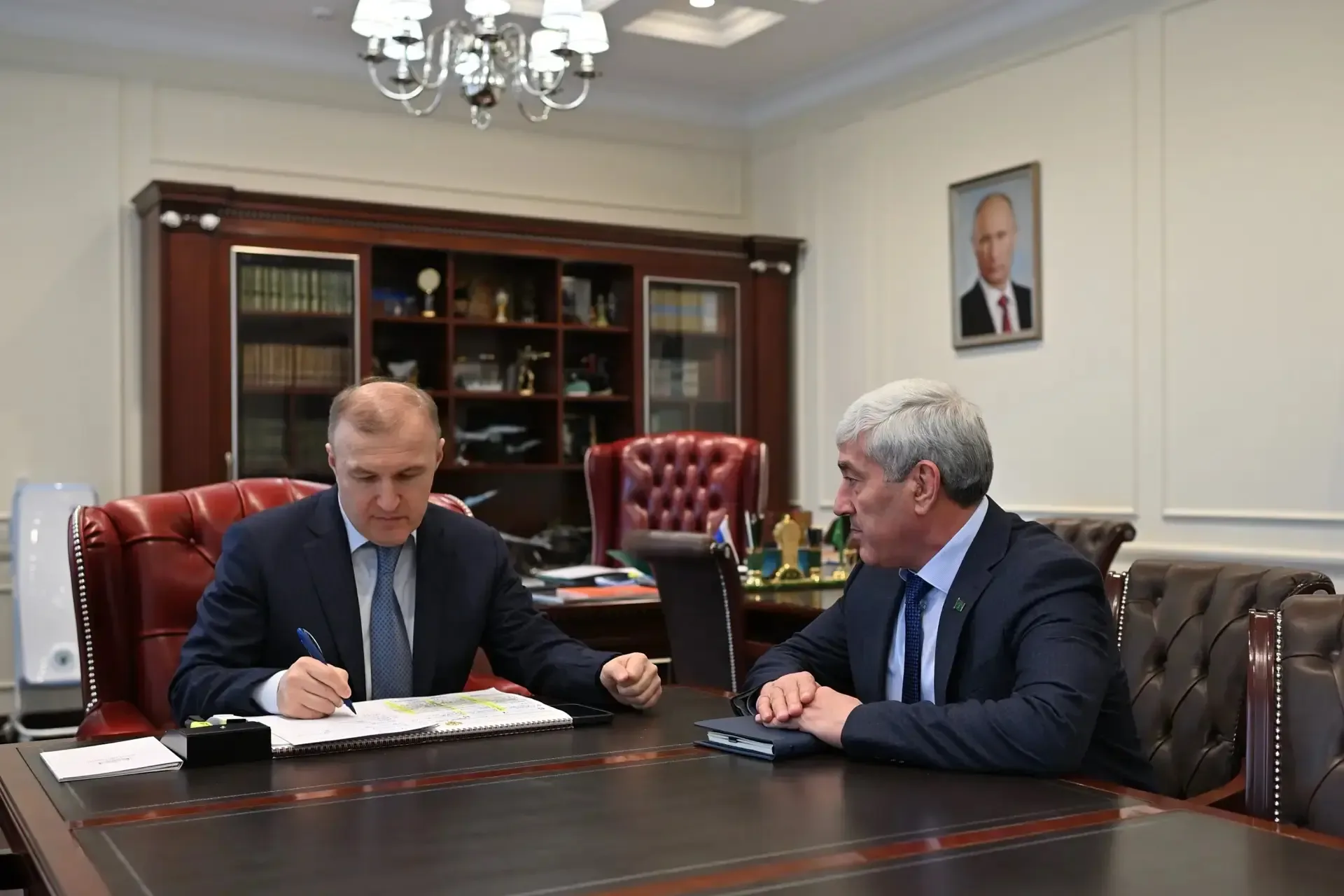 Мурат Кумпилов обозначил приоритеты в социальной сфере Адыгеи  В рамках рабочей встречи Глава Адыгеи