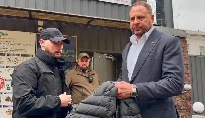 ⚖️ Экс-глава офиса президента Украины Андрей Ермак вышел из СИЗО после внесения залога в 140 млн гри