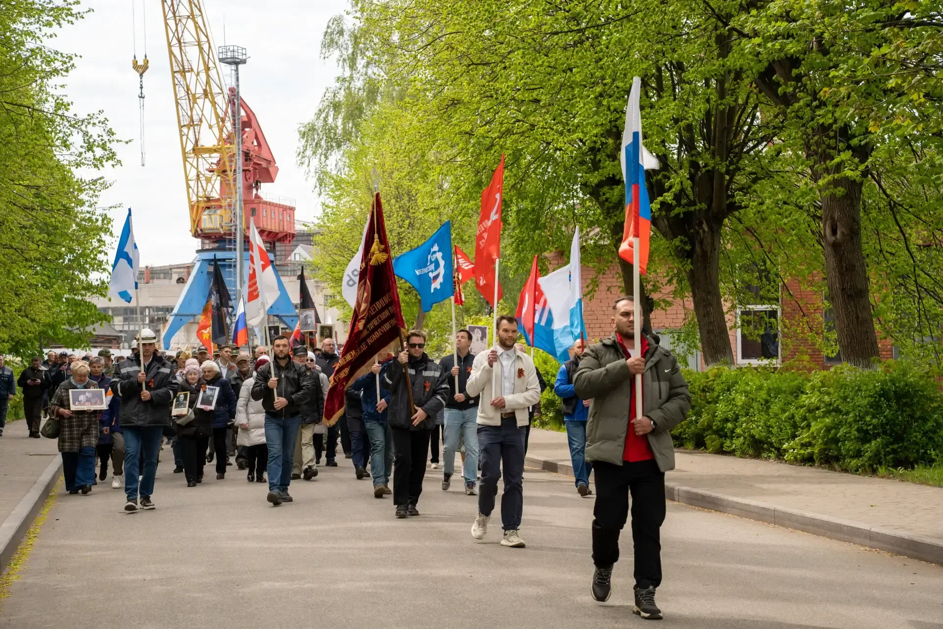 Как предприятия ОСК отметили День Победы  В акватории Севмаша раздался гудок буксиров и судов сопров
