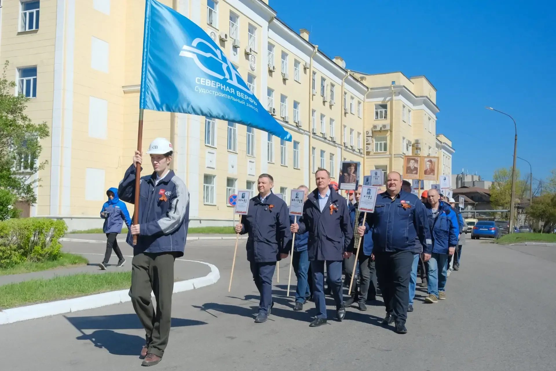 Как предприятия ОСК отметили День Победы  В акватории Севмаша раздался гудок буксиров и судов сопров