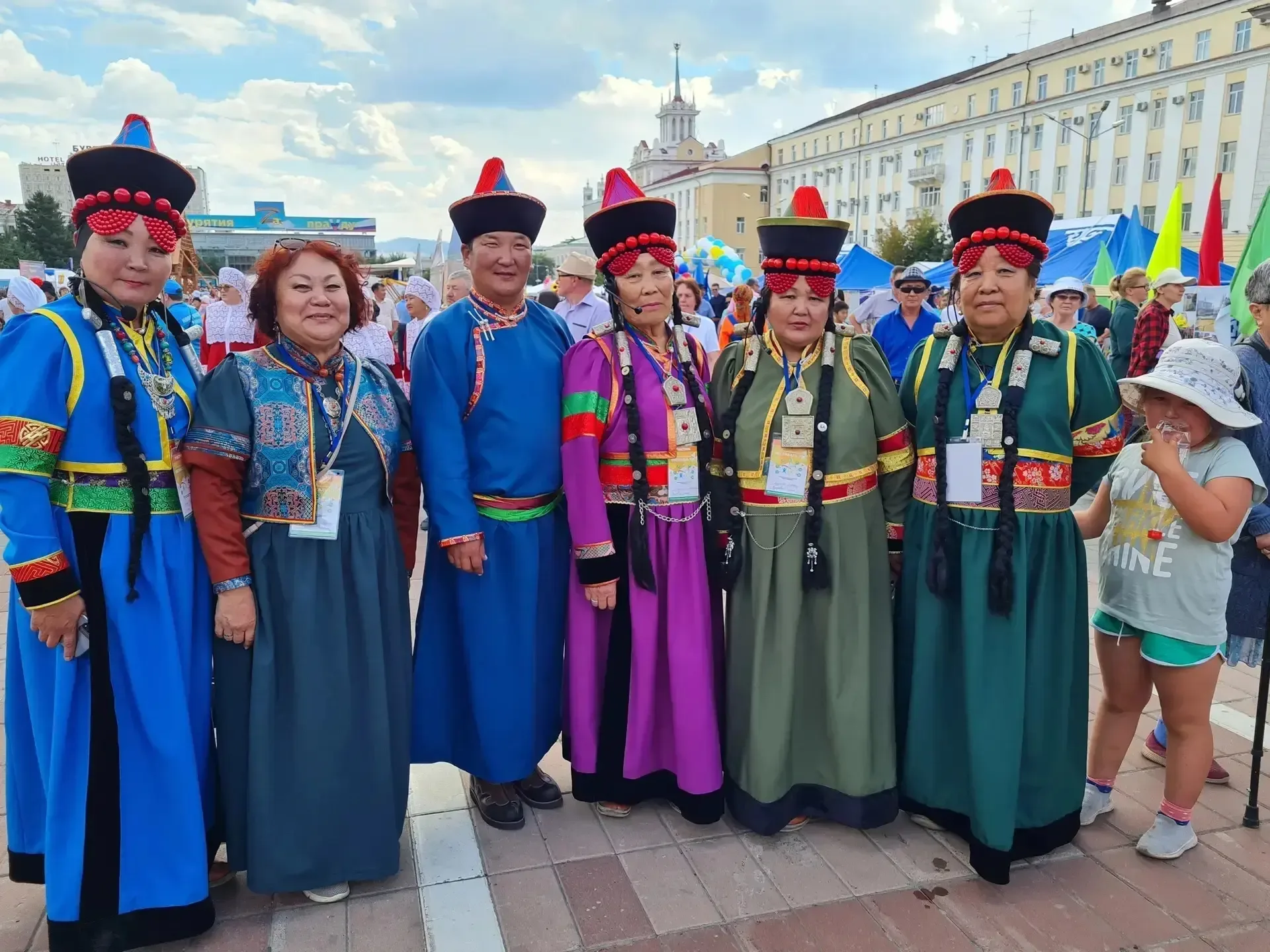 Дорогие земляки - тосовцы!  Поздравляю вас с Днем территориального общественного самоуправления, кот