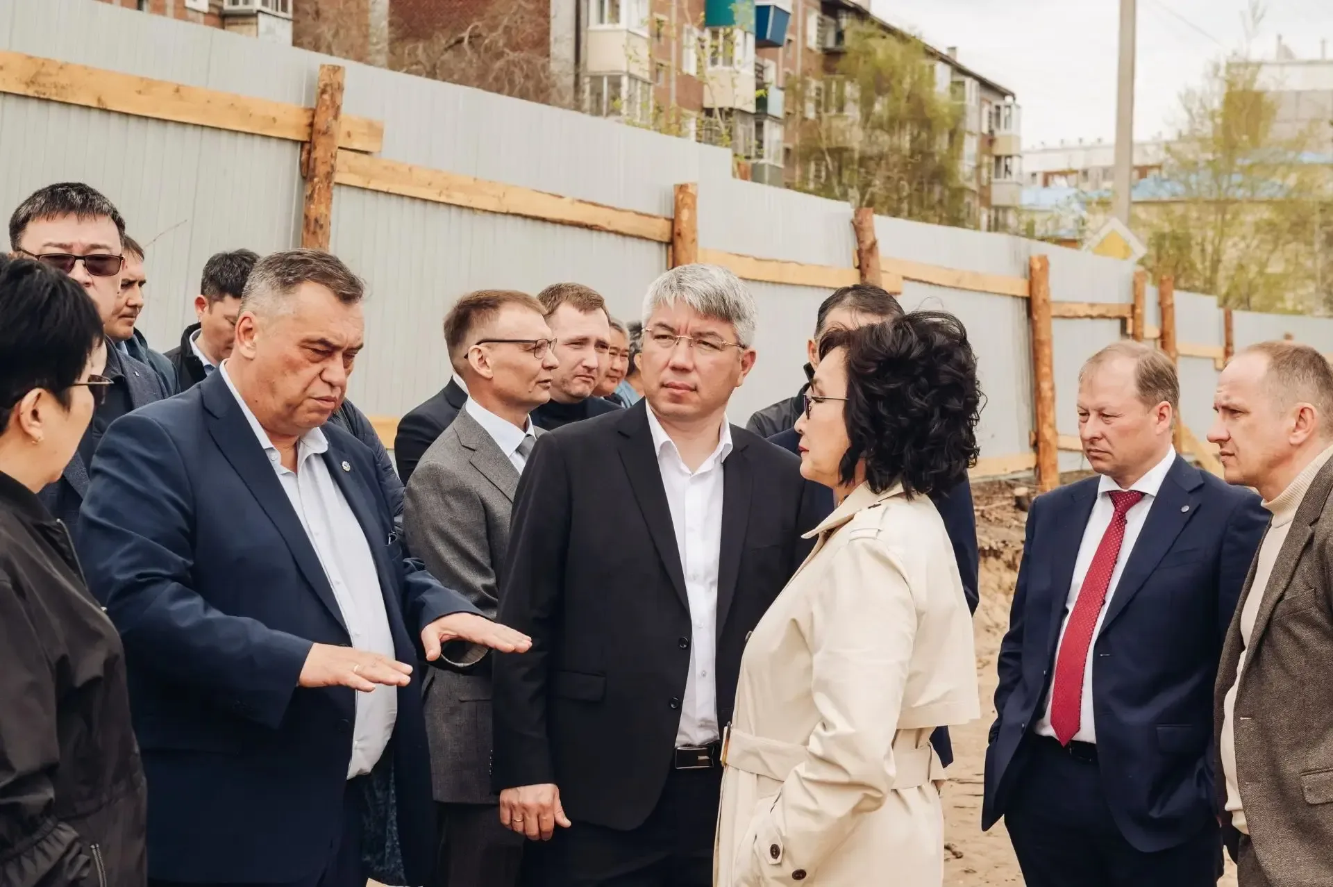 Добрый день, земляки!  Сегодня посмотрели, как идет работа сразу на нескольких строящихся объектах з
