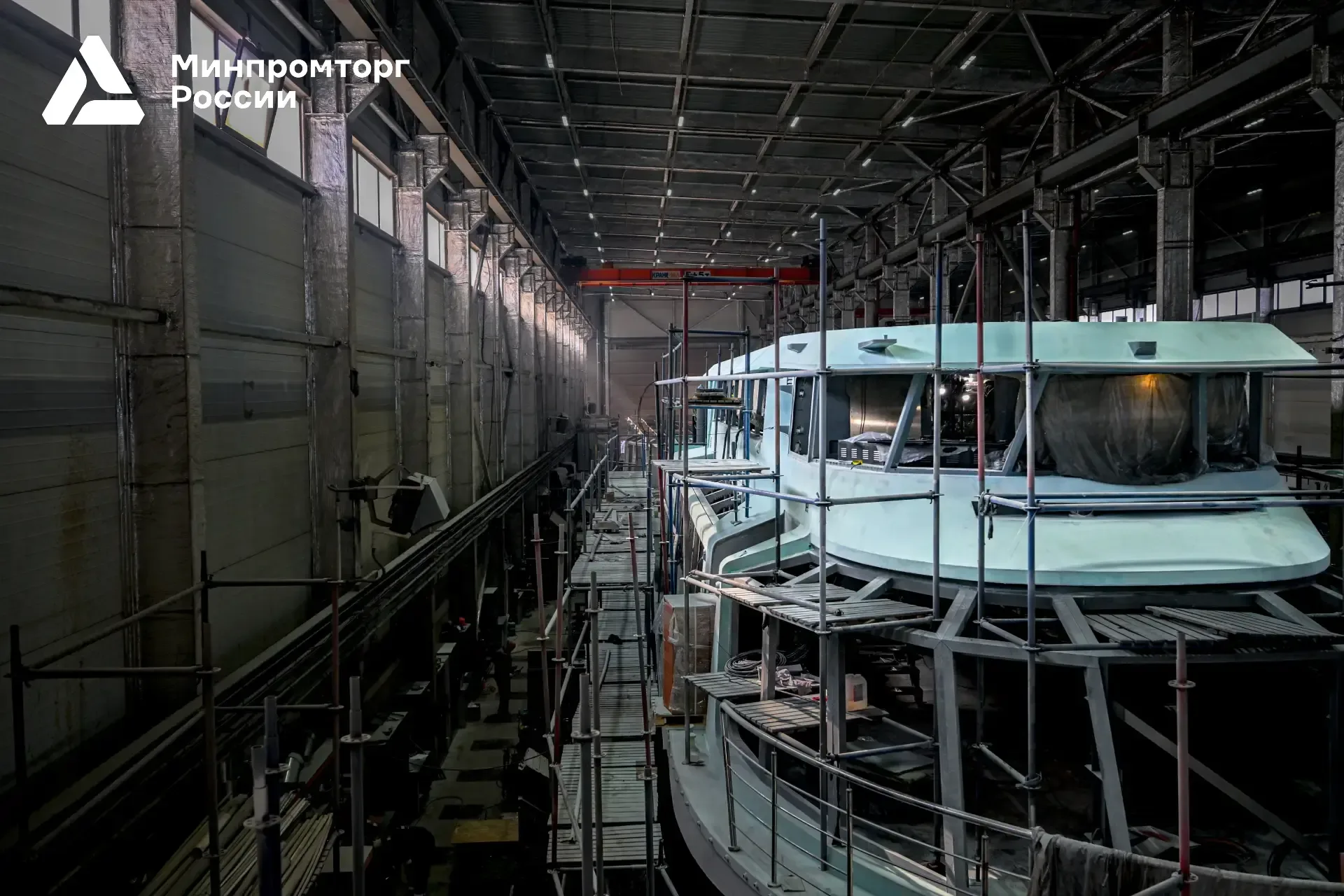 🛳️ Электрофлот нового поколения!  В Ленинградской области спустили на воду электросуда «Ломоносов», 