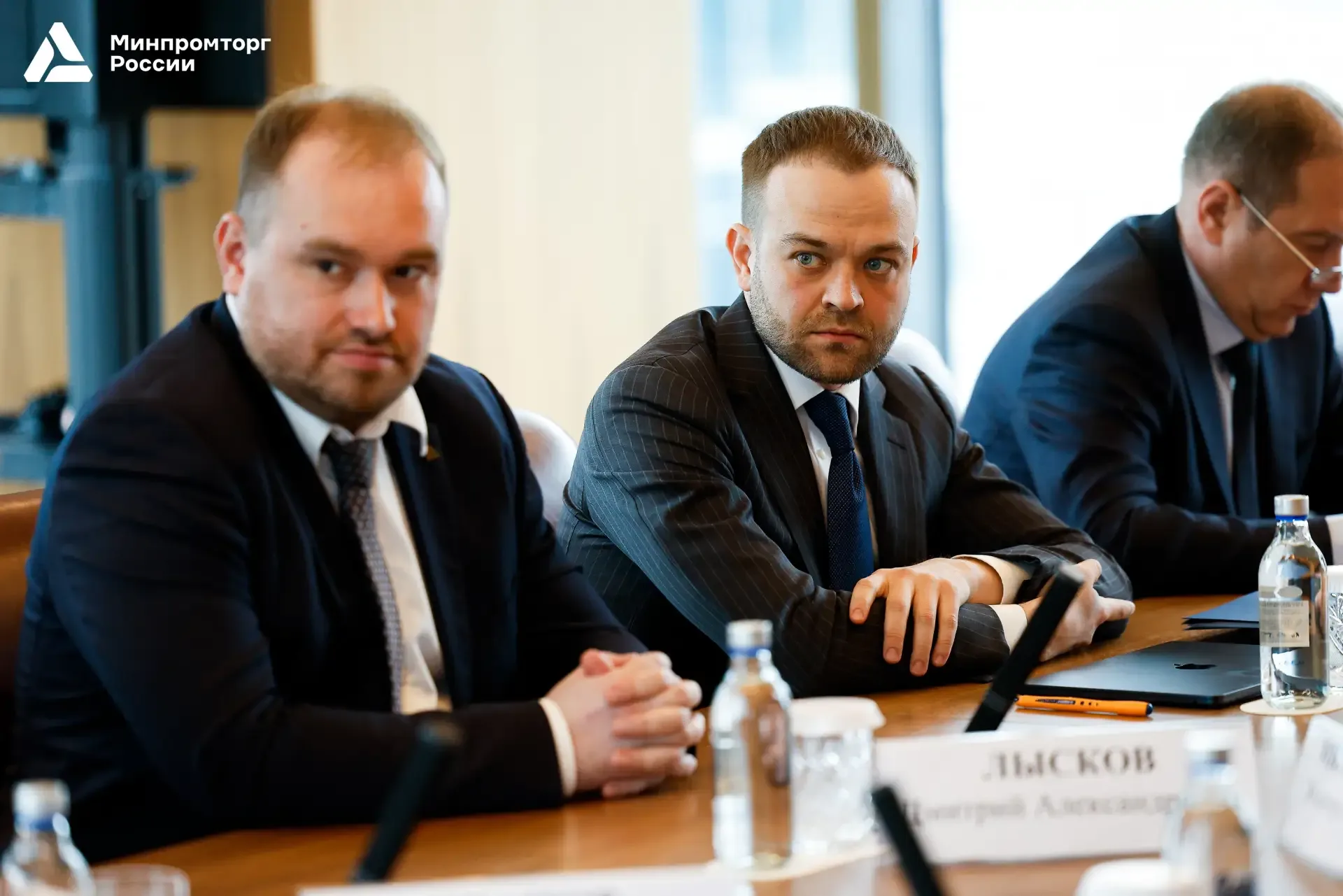 ⚡️Антон Алиханов провел совещание по вопросам обеспечения железнодорожной инфраструктуры оборудовани