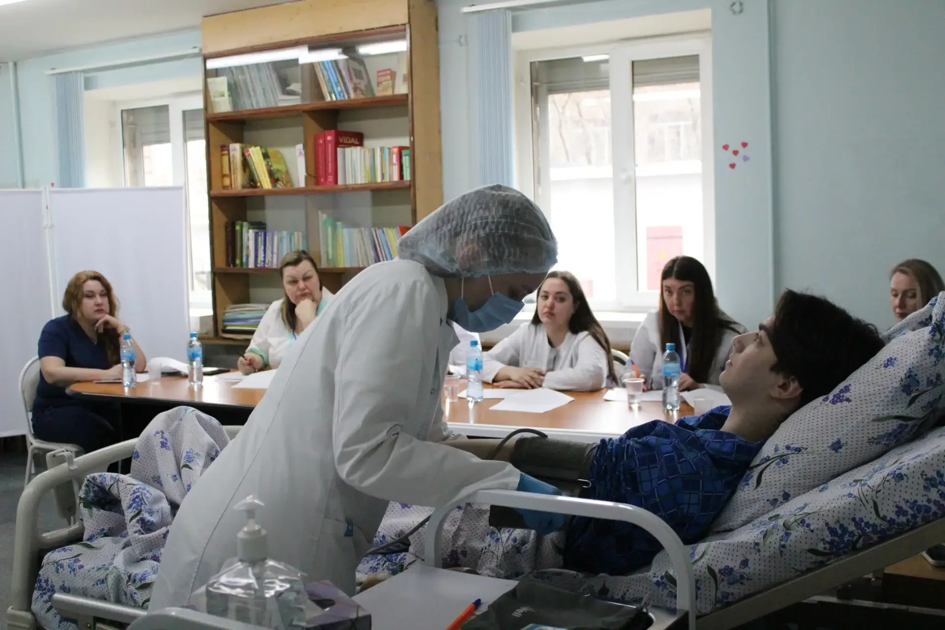 В преддверии Международного дня медицинских сестёр советники директоров по воспитанию провели профор