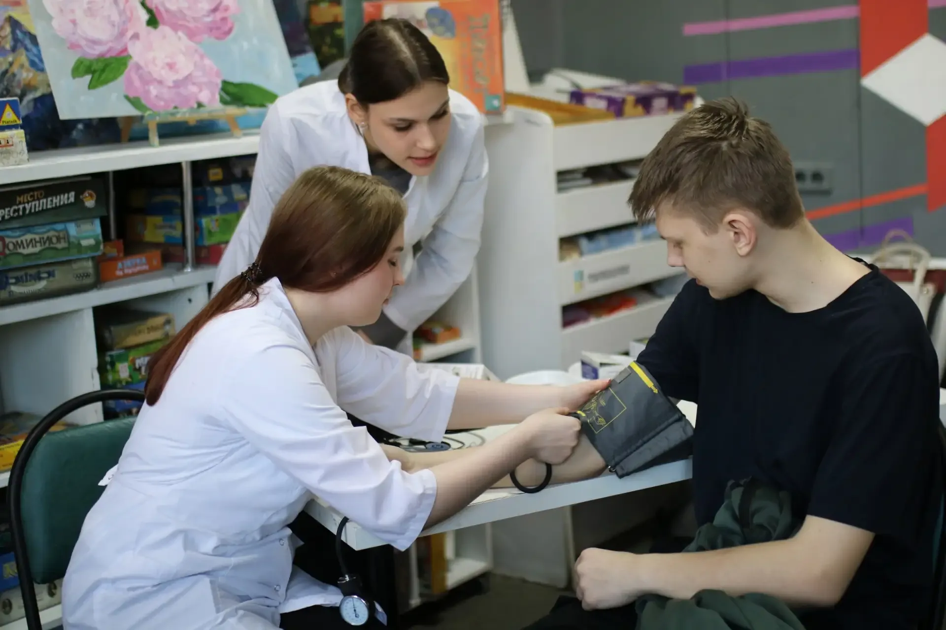 В преддверии Международного дня медицинских сестёр советники директоров по воспитанию провели профор