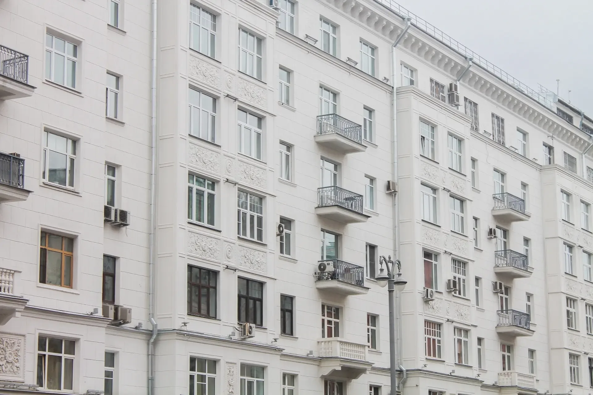 115 домов с барельефами обновили в столице за 10 лет  Работы провели в рамках региональной программы