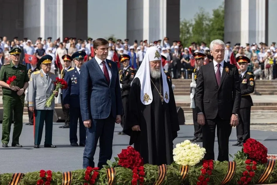 У стен Музея Победы состоялся традиционный Парад кадет «Не прервется связь поколений». 🫡  В одном ст