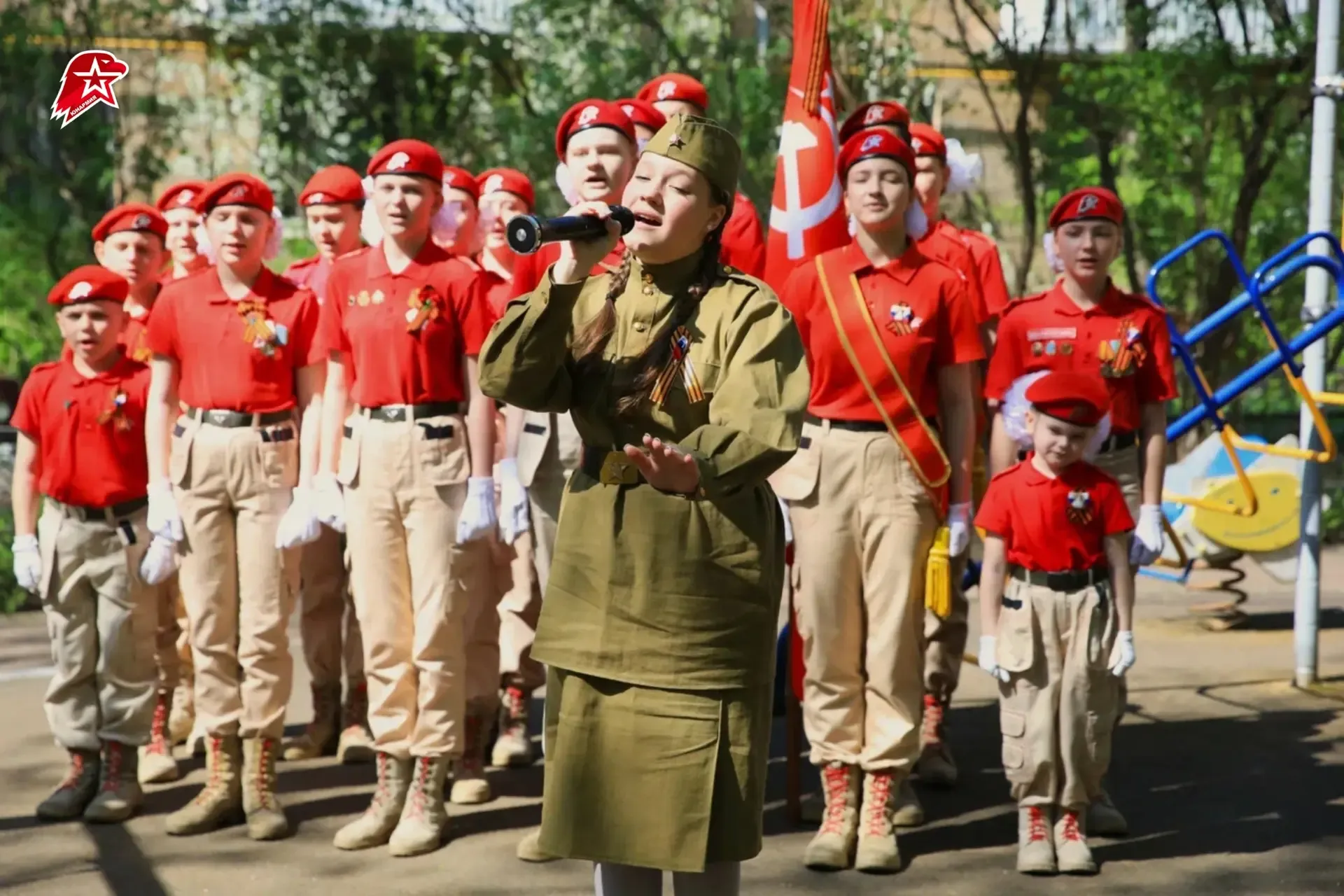 Возможность сказать самое важное❤️  В преддверии Дня Победы у домов ветеранов прошли торжественные п