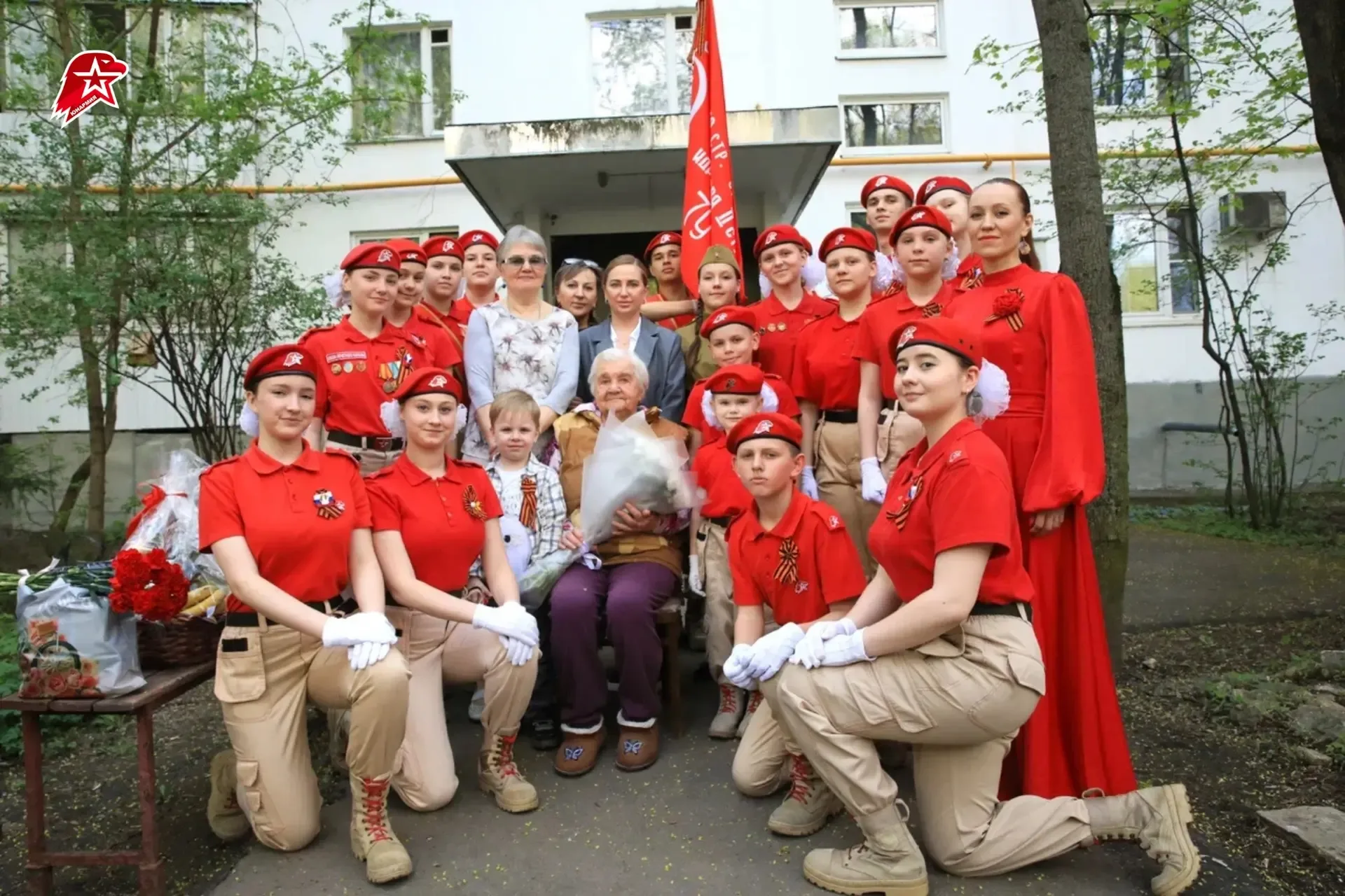 Возможность сказать самое важное❤️  В преддверии Дня Победы у домов ветеранов прошли торжественные п