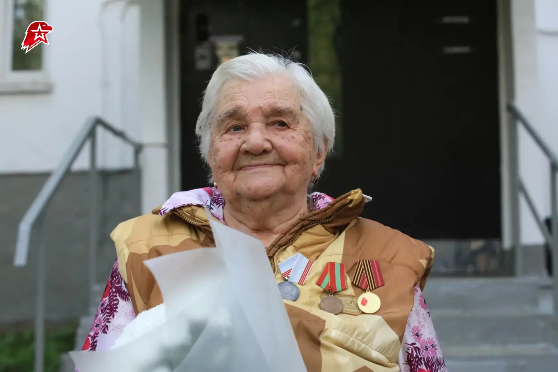 Возможность сказать самое важное❤️  В преддверии Дня Победы у домов ветеранов прошли торжественные п