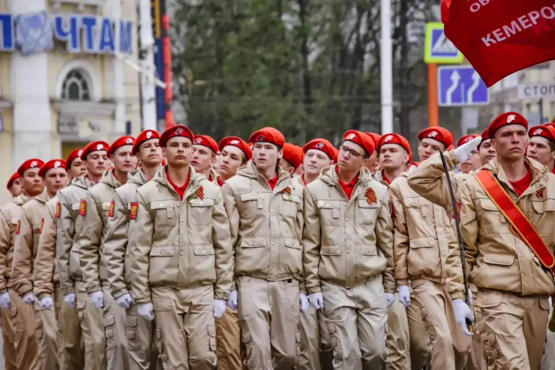 Гордимся и чтим память Героев❤️  Юнармейцы со всей страны приняли участие в торжественных мероприяти