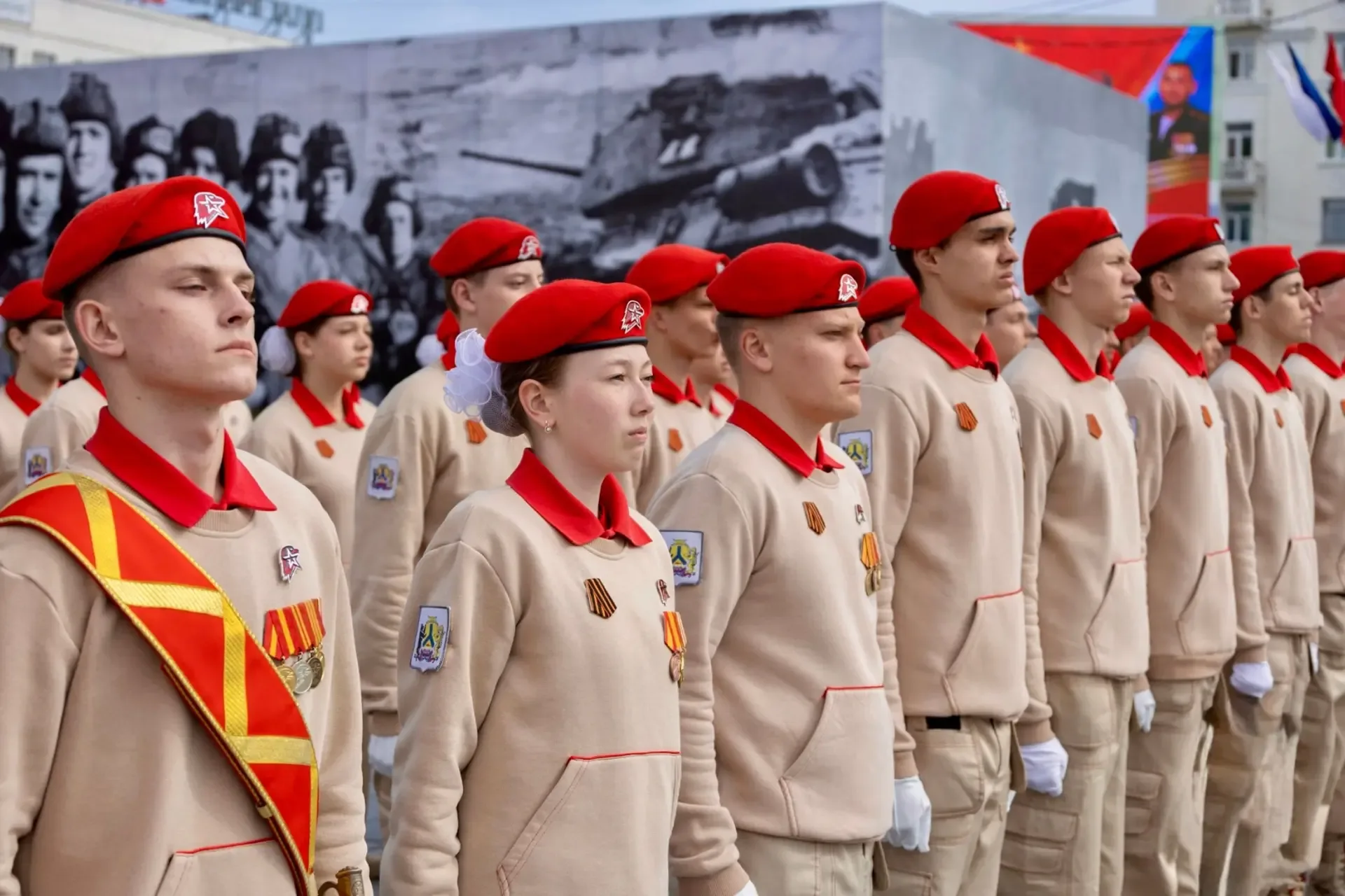 Гордимся и чтим память Героев❤️  Юнармейцы со всей страны приняли участие в торжественных мероприяти