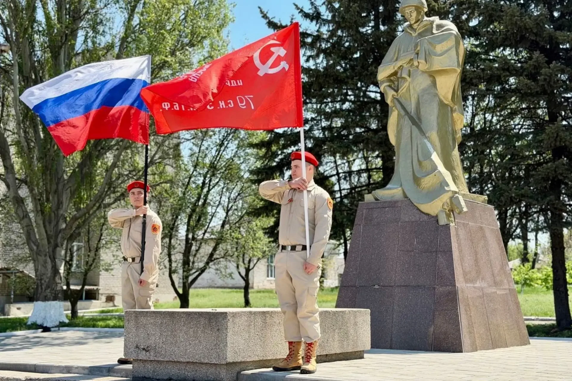 Гордимся и чтим память Героев❤️  Юнармейцы со всей страны приняли участие в торжественных мероприяти