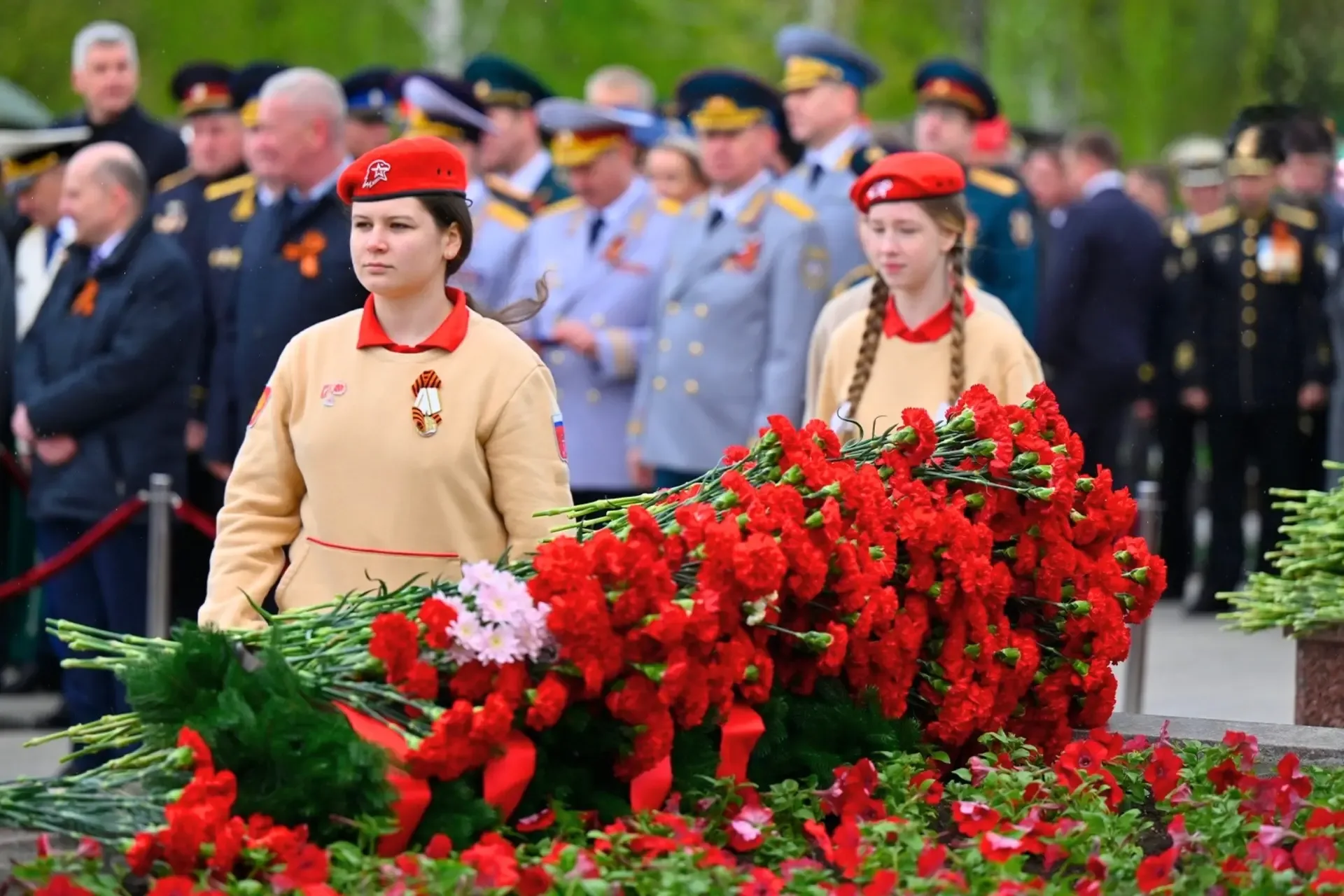 Гордимся и чтим память Героев❤️  Юнармейцы со всей страны приняли участие в торжественных мероприяти
