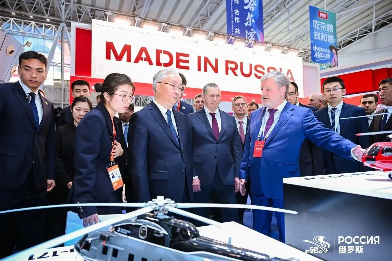🇷🇺 🇨🇳  Ростех презентовал в Китае уникальный вертолет для тушения пожаров зимой.  В рамках объединен