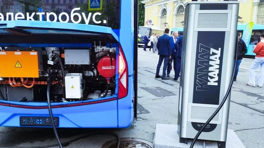 🔋 Ростех разработал новую станцию ФОРА «Ночная зарядка» для электробусов.  Наши компании КРЭТ и КАМА