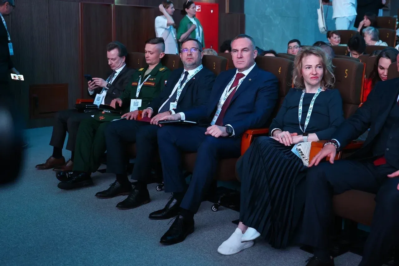 На пленарном заседании Форума гуманного отношения к животным поделилась опытом внедрения новых метод