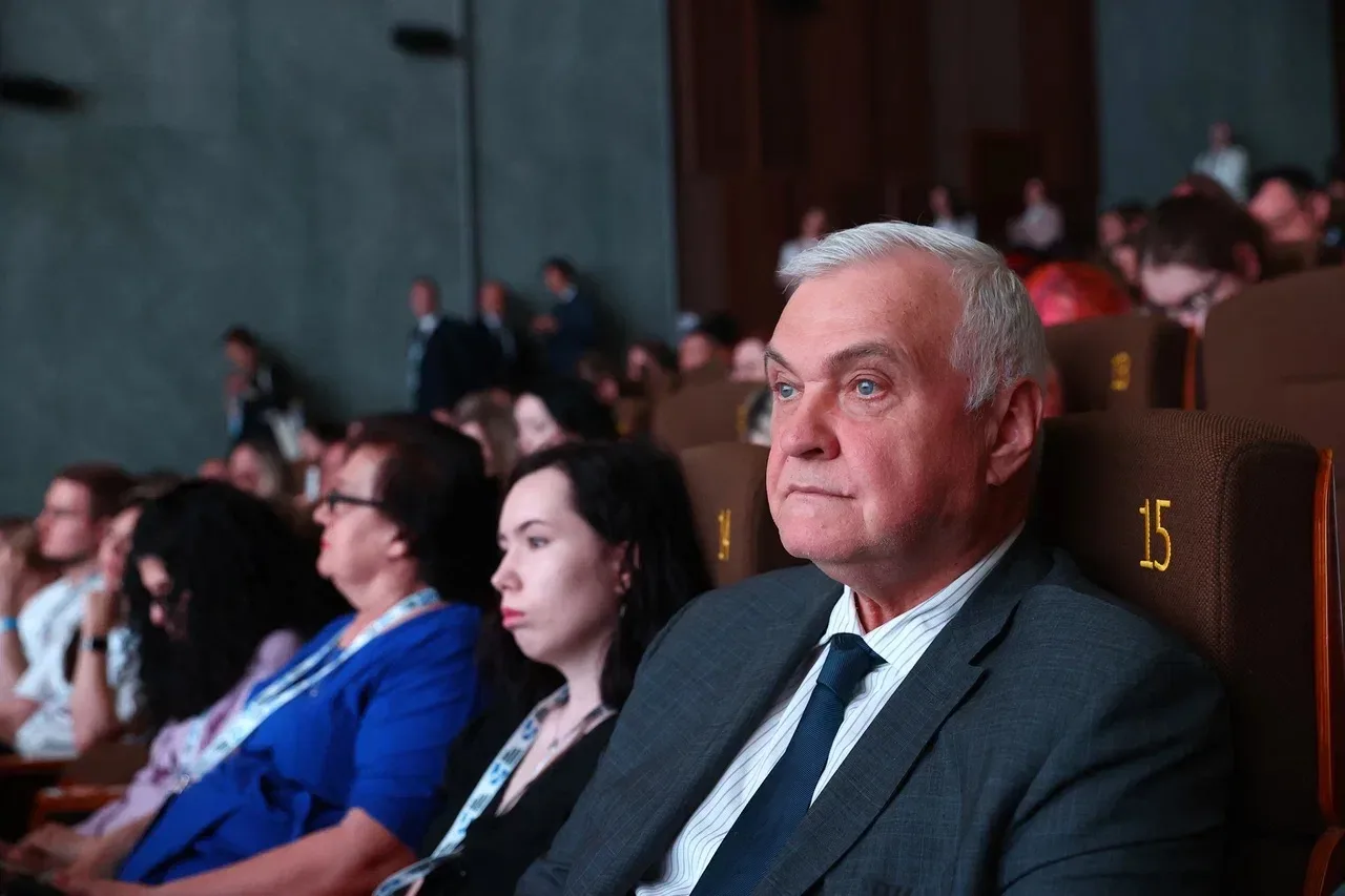 На пленарном заседании Форума гуманного отношения к животным поделилась опытом внедрения новых метод