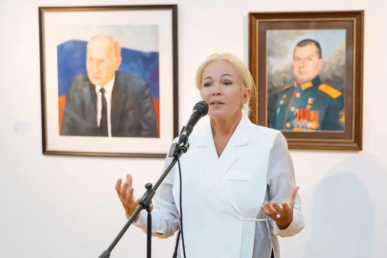 Приняла участие в церемонии открытия выставки Всероссийской акции «Портрет Героя». Экспозиция, посвя