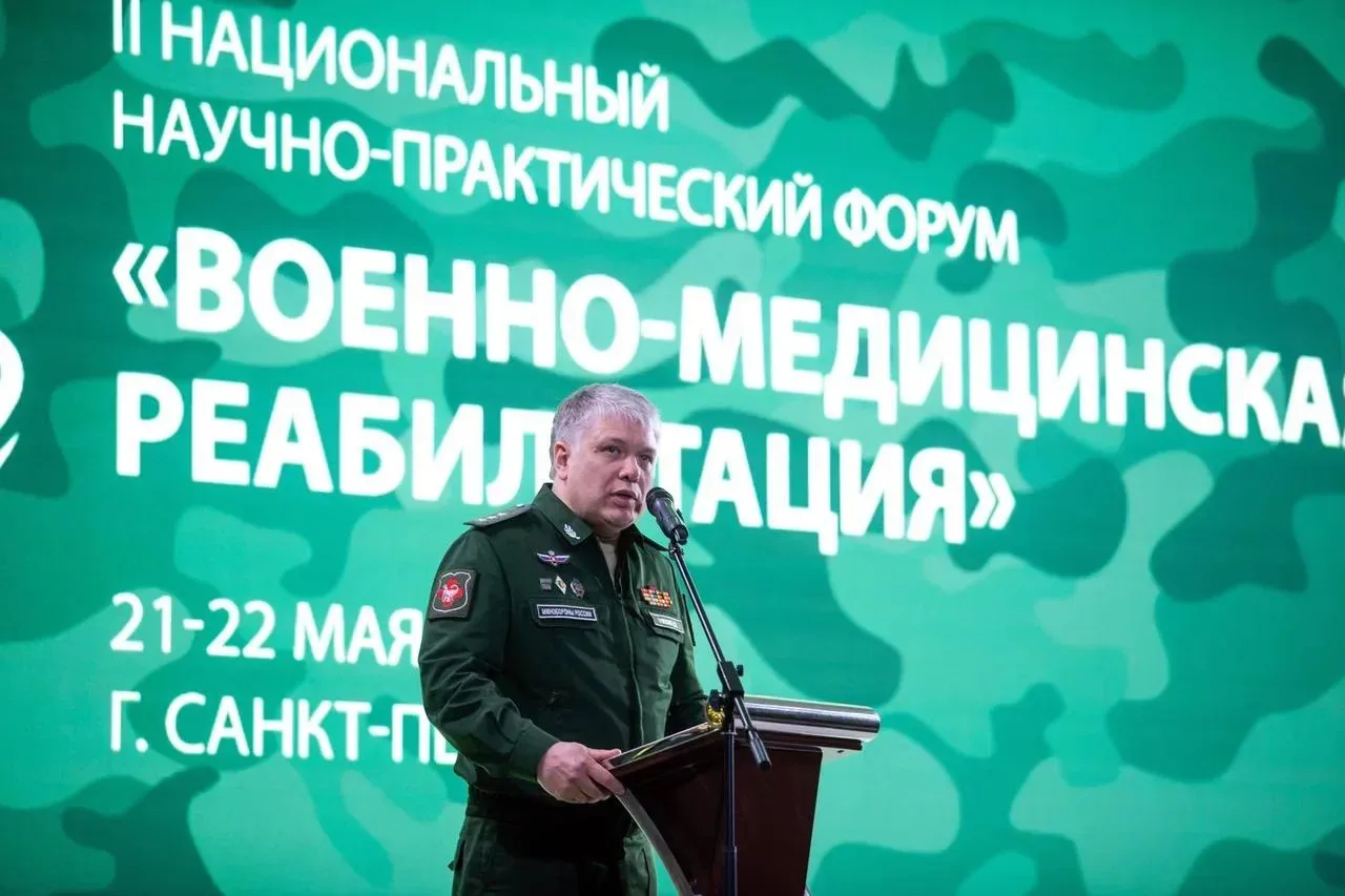 В ходе поездки в войска Ленинградского военного округа приняла участие в работе научно-практического